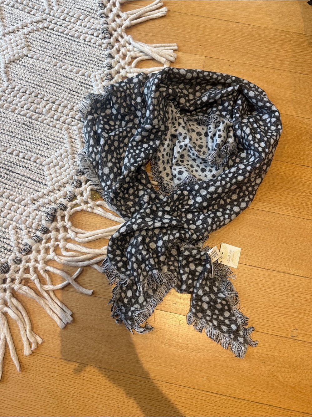 Altar'd State Black & White Speckled Fringed Scarf 🖤🤍